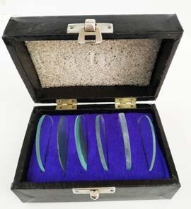 طقم عدسات مع علبة 6 عدسة