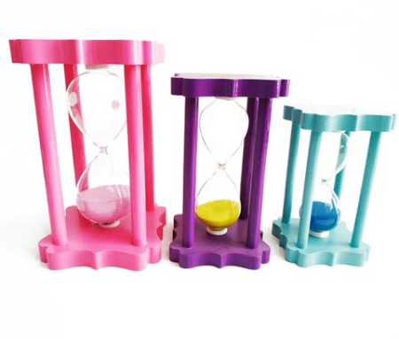 ساعة رملية خشبية