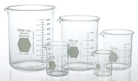 كأس زجاجي مدرج