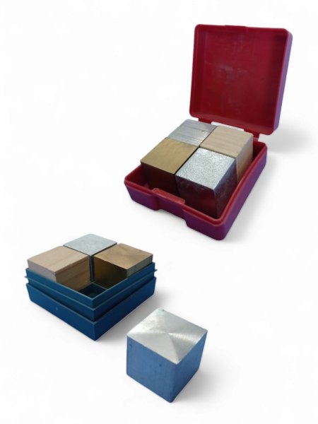 طقم مكعبات معدنية 4 مكعب